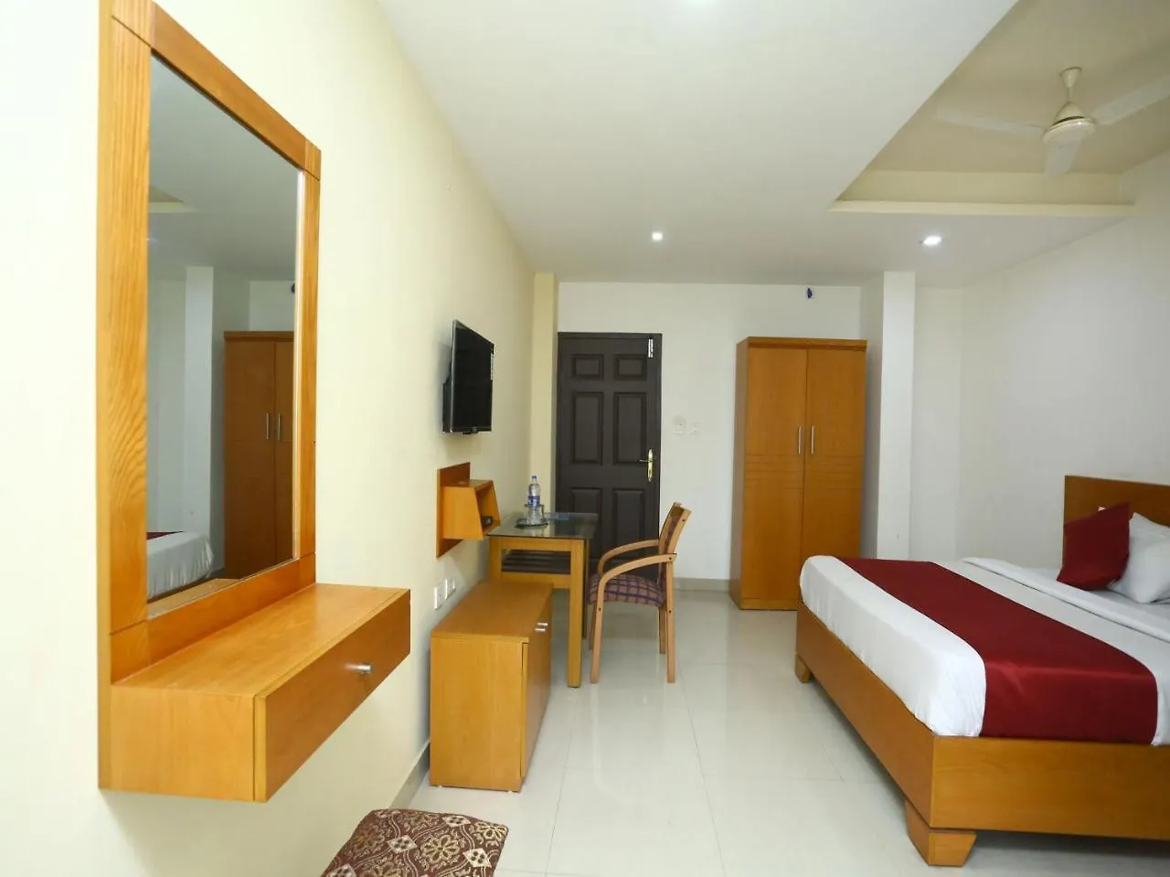 호텔 Oyo 15560 Assent Inn Kunnamangalam