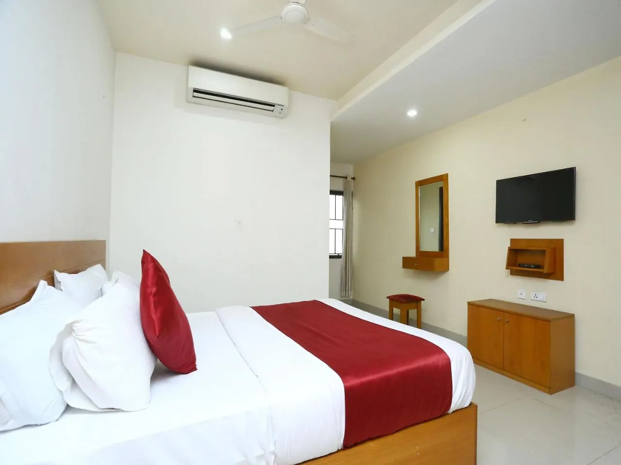 Oyo 15560 Assent Inn Kunnamangalam 인도
