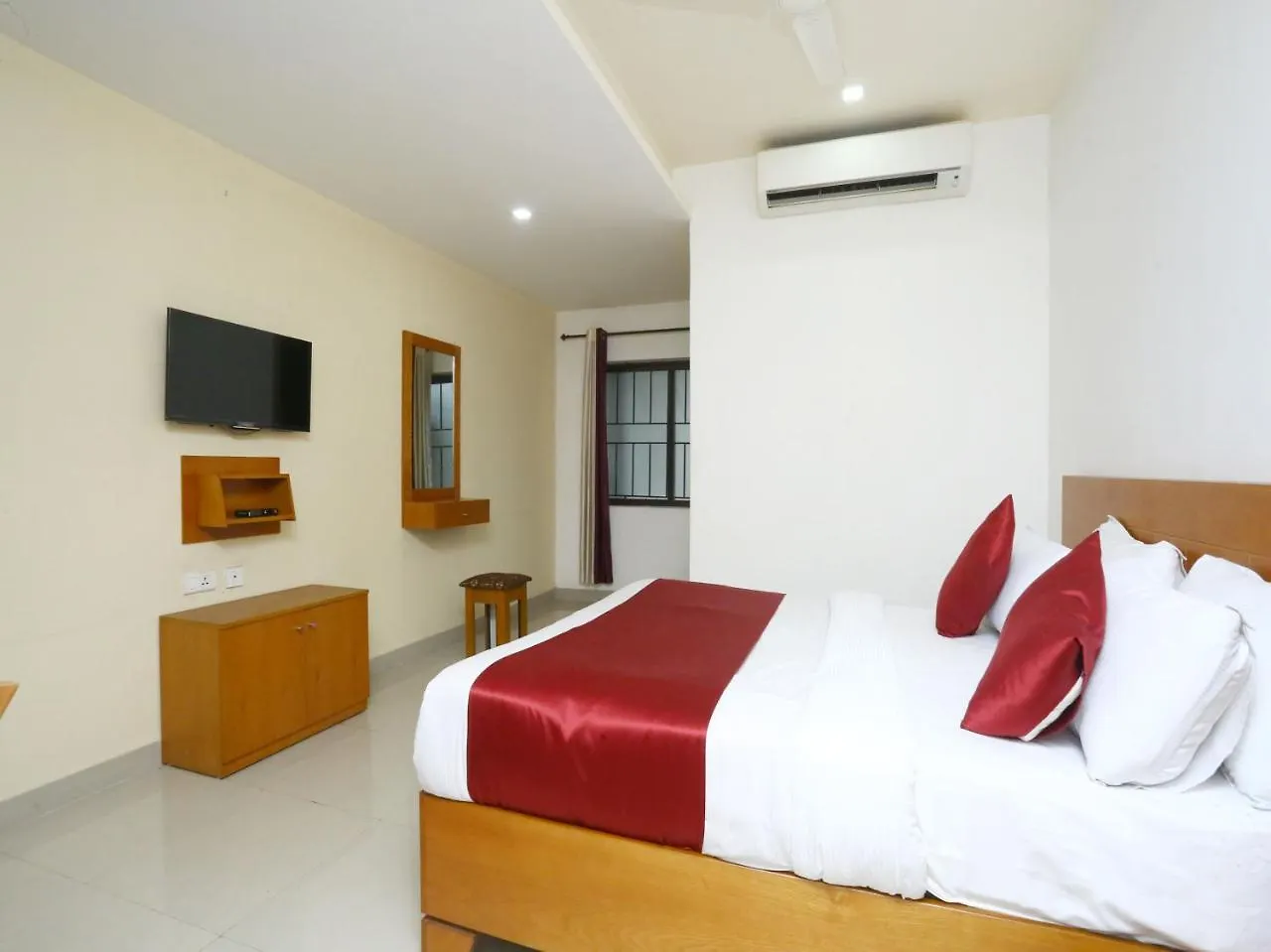 Oyo 15560 Assent Inn Kunnamangalam 3*,  인도