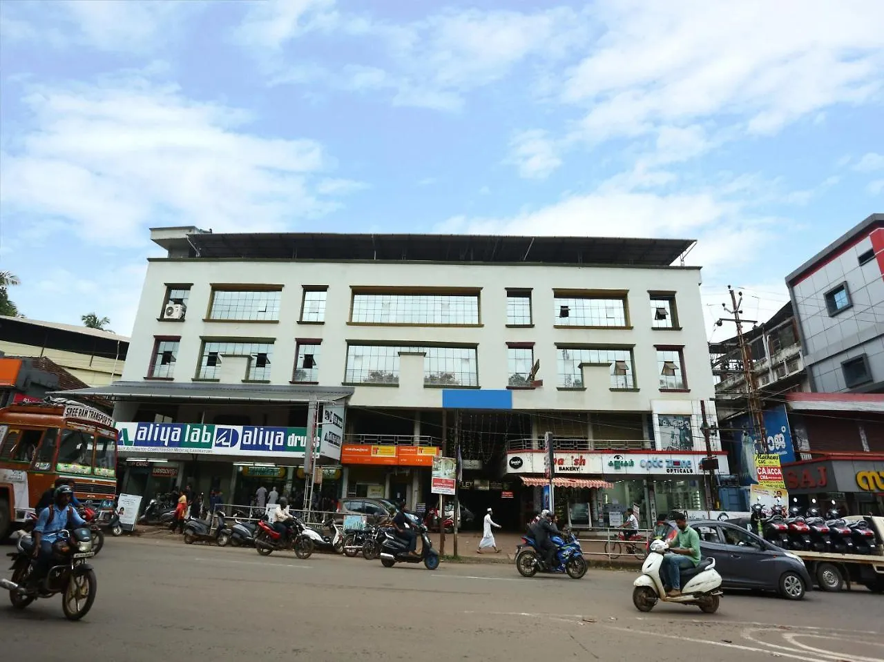 Oyo 15560 Assent Inn Kunnamangalam 호텔