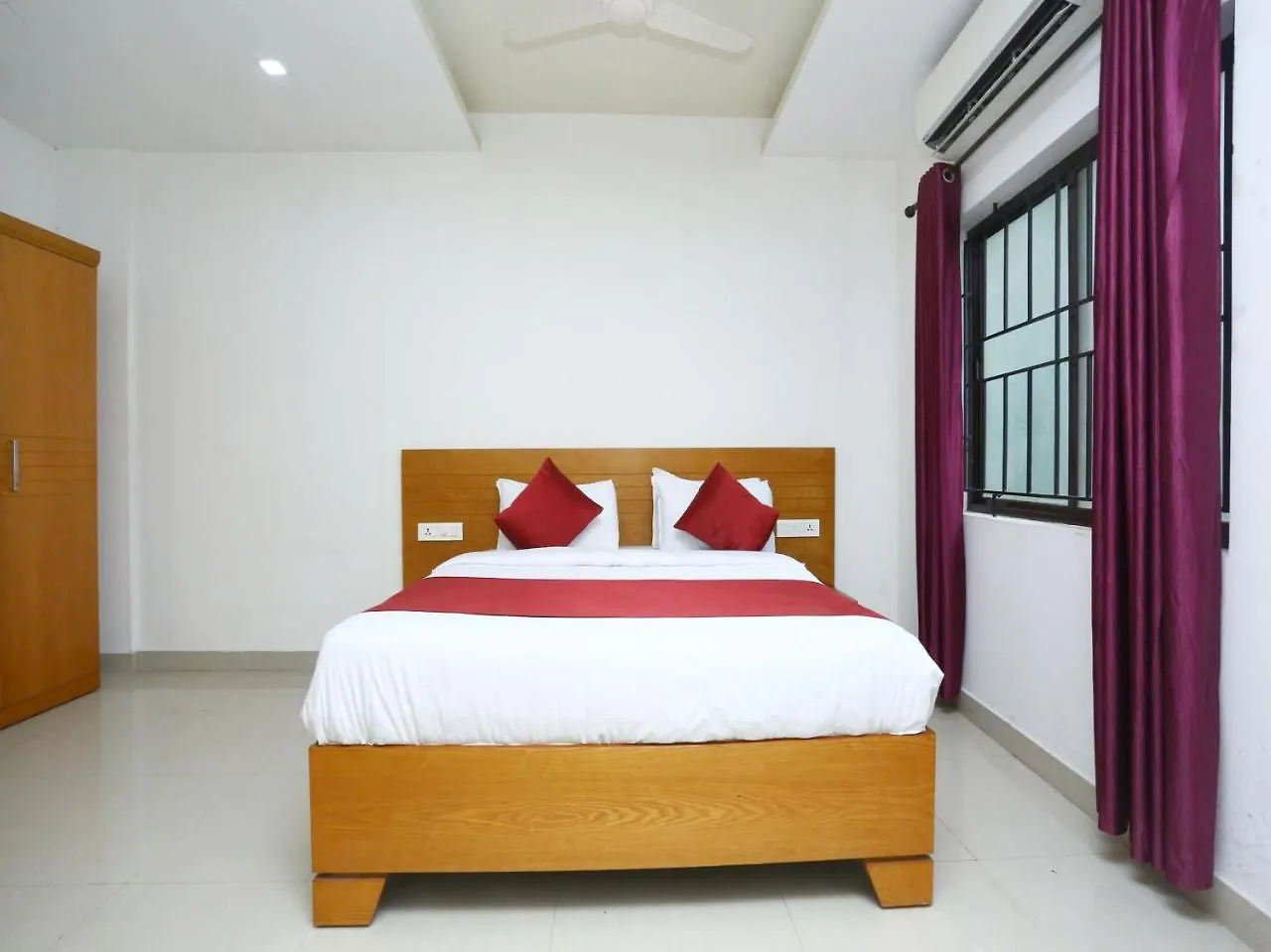 호텔 Oyo 15560 Assent Inn Kunnamangalam