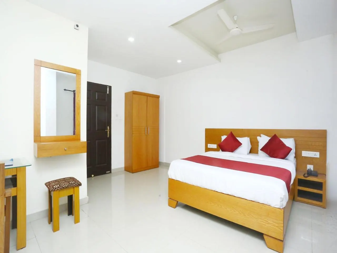 Oyo 15560 Assent Inn Kunnamangalam 호텔