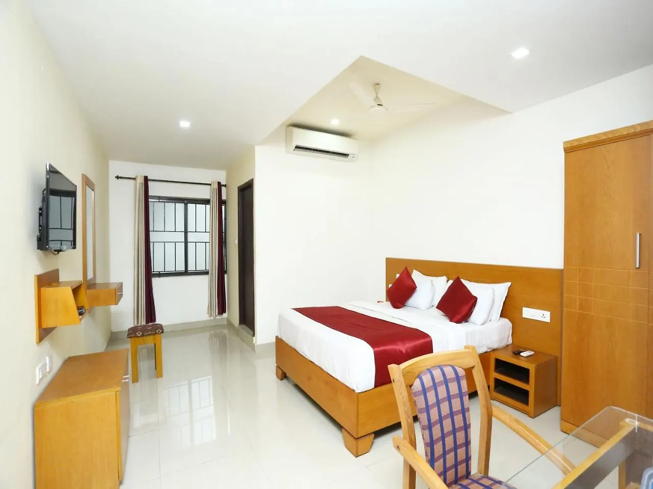 호텔 Oyo 15560 Assent Inn Kunnamangalam